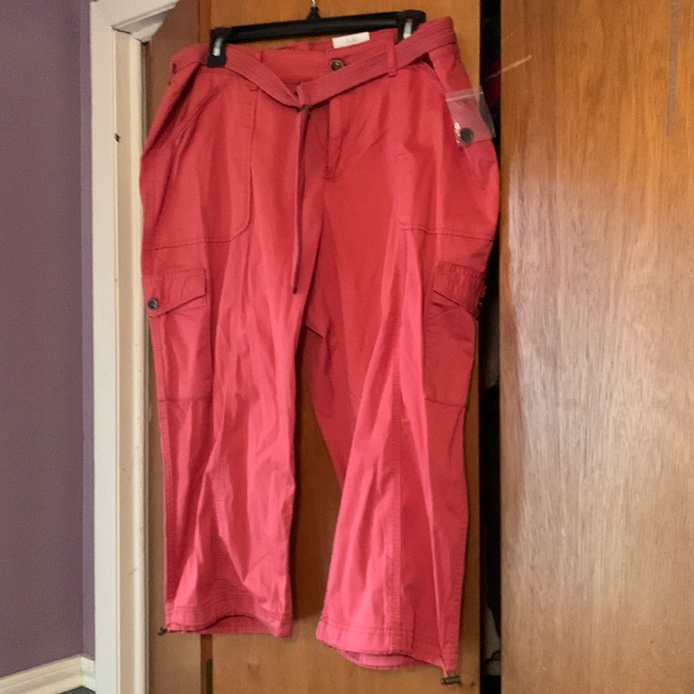 Cargo capri pants